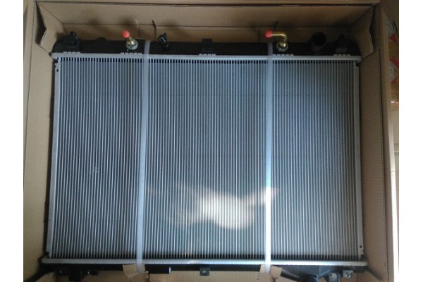 Радиатор охлаждения с АКПП 450 x 698 x 16 mm 1770065J10 (пр-во LUZAR) Suzuki Grand Vitara