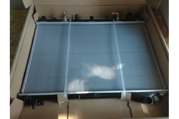 Радиатор охлаждения с АКПП 450 x 698 x 16 mm 1770065J10 (пр-во LUZAR) Suzuki Grand Vitara