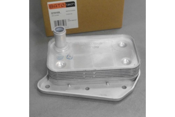 Теплообменник масляный радиатор (пр-во SATO TECH) MERCEDES SPRINTER W901-905 2,2CDI