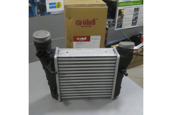 Радиатор интеркуллера левый, 8E0145805AA (VIKA) VAG