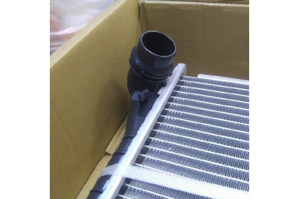 Радиатор системы охлаждения BMW: 5 (E39) 520 d/525 d/530 d 95 - 03 . 5 Touring (